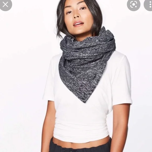 Lululemon Vinyasa Scarf - Picture 2 of 6